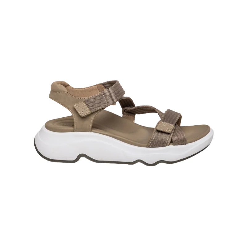 Men's sandals with a flexible sole for easy movementMen's sandals with a flexible sole for easy movementMarz Adjustable Sport Sandal