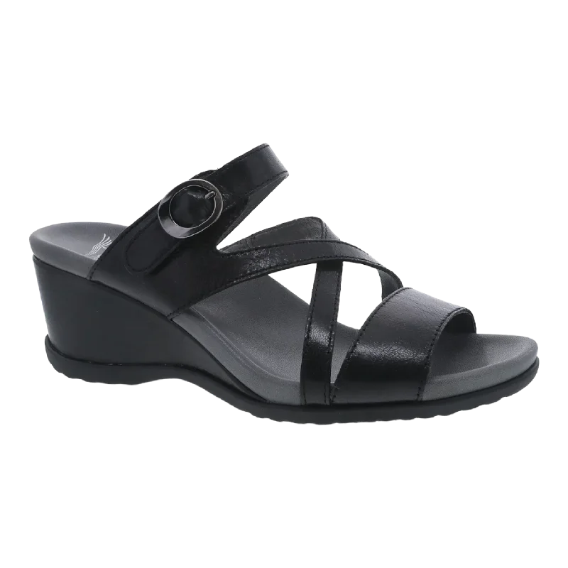 Men's sandals with a perforated leather upper for ventilationMen's sandals with a perforated leather upper for ventilationAna