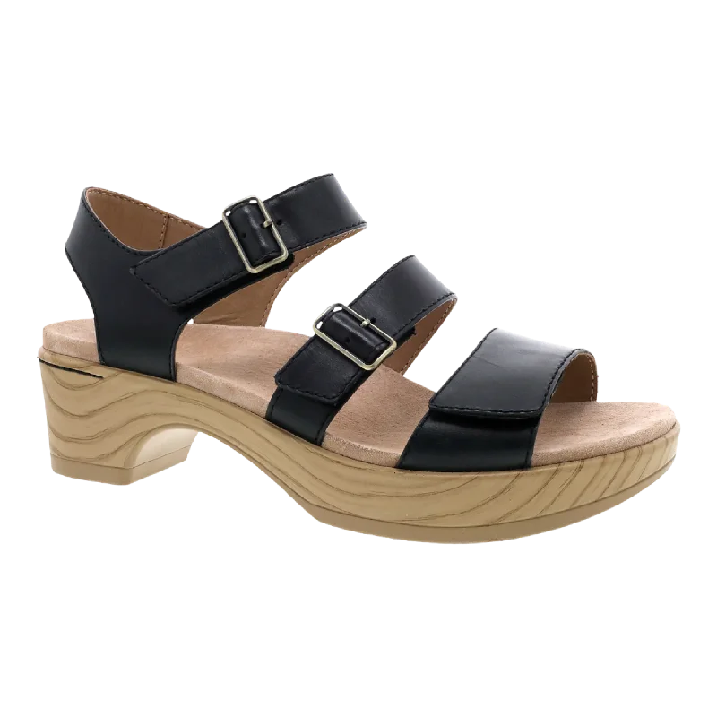 Men's sandals with a toe post designMen's sandals with a toe post designMalena