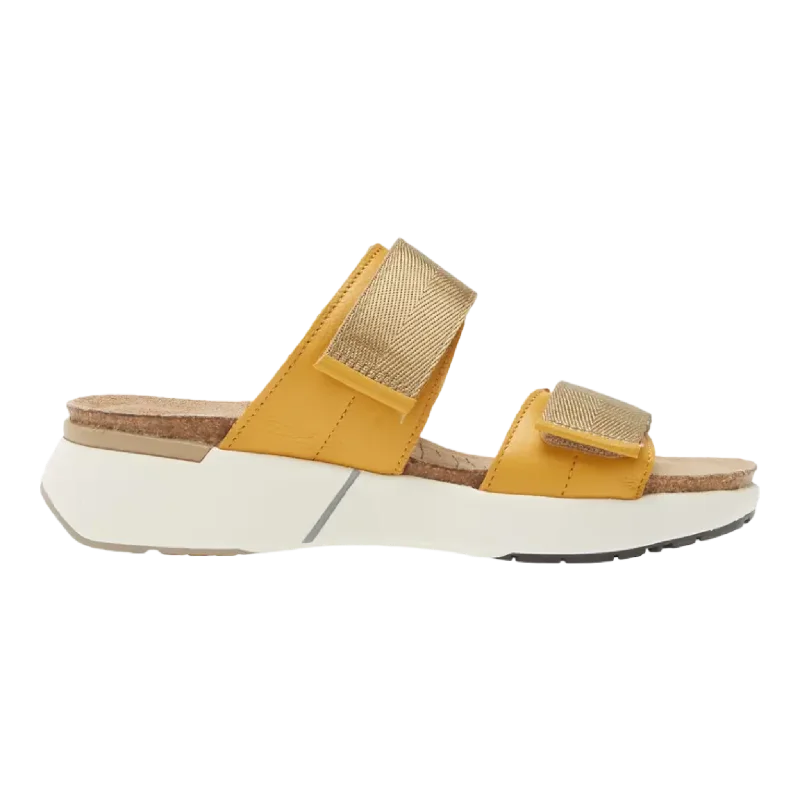 Men's sandals with a contrast stitching detailMen's sandals with a contrast stitching detailCalliope