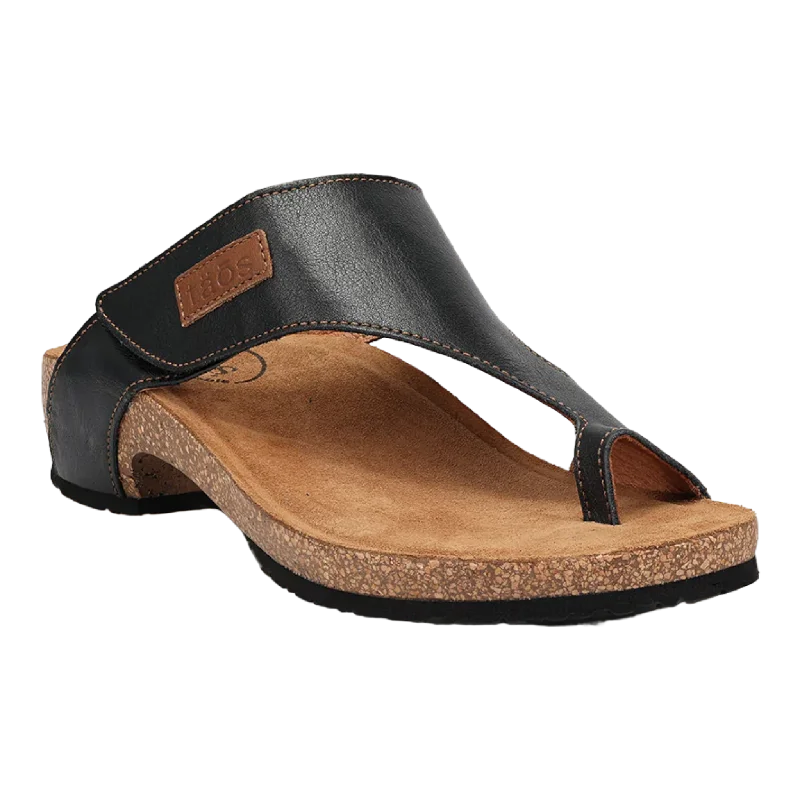 Men's sandals in a neutral color like black or brownMen's sandals in a neutral color like black or brownLoop