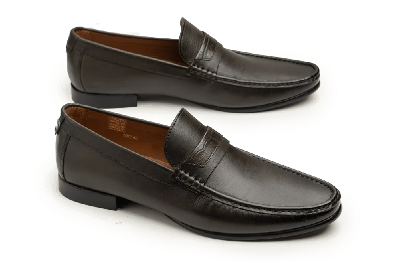 Men's loafers with a smooth leather finishMen's loafers with a smooth leather finishLOGO 1012 GRN