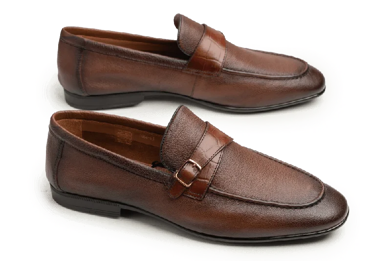 Men's loafers with a perforated leather upper for ventilationMen's loafers with a perforated leather upper for ventilationLOGO 1064 BRM