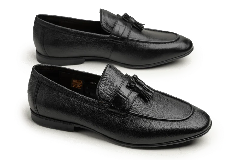 Men's loafers with a leather lacing systemMen's loafers with a leather lacing systemLOGO 1077 BKM