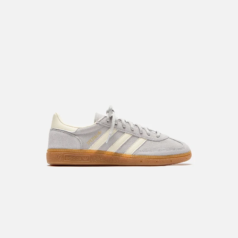 Men's hiking sneakers with a high - traction soleadidas Handball Spezial - Grey Two / Cream White / White