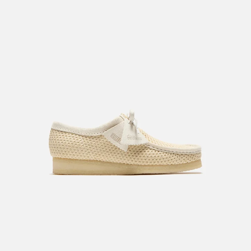 Men's waterproof hiking sneakers with a Gore - Tex liningClarks Wallabee - Off White Mesh