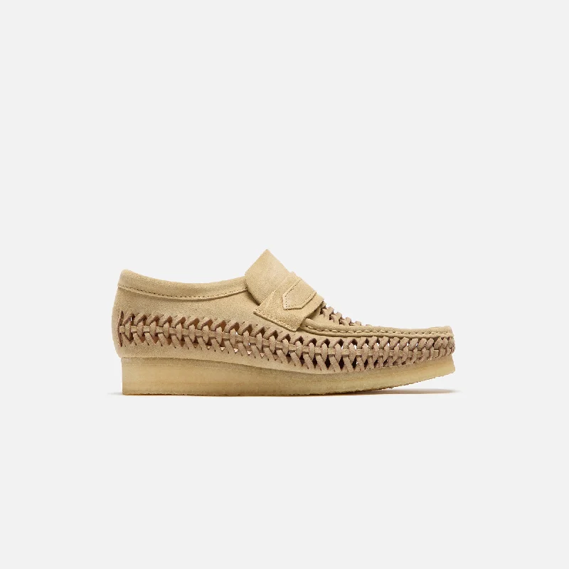 Men's classic white leather sneakers with black lacesClarks Wallabee Loafer Weave - Maple Suede