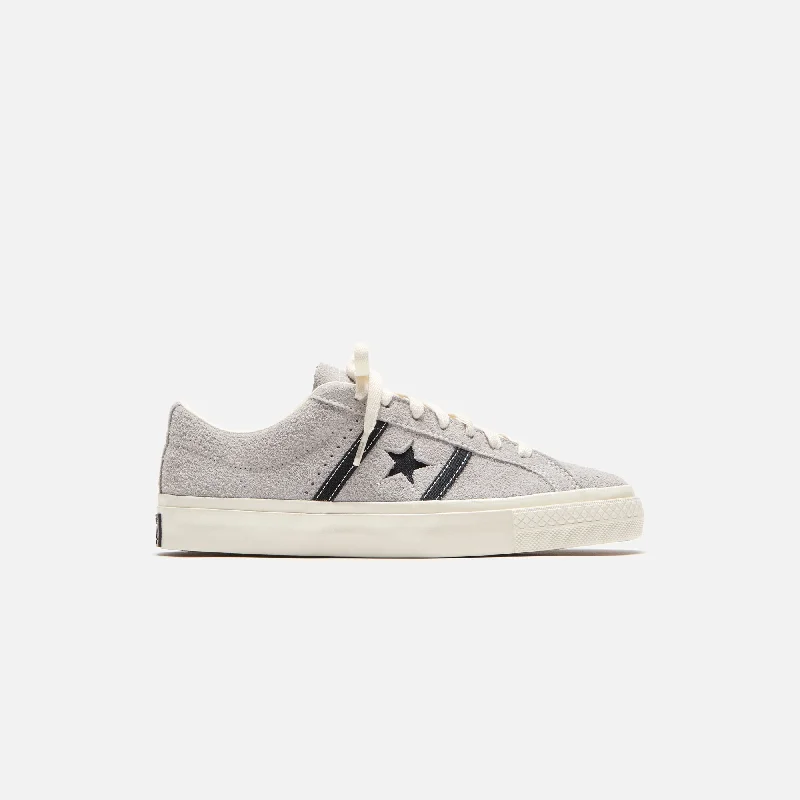 Men's soccer - inspired sneakers with a studded soleConverse One Star Academy Pro - Totally Neutral / Egret