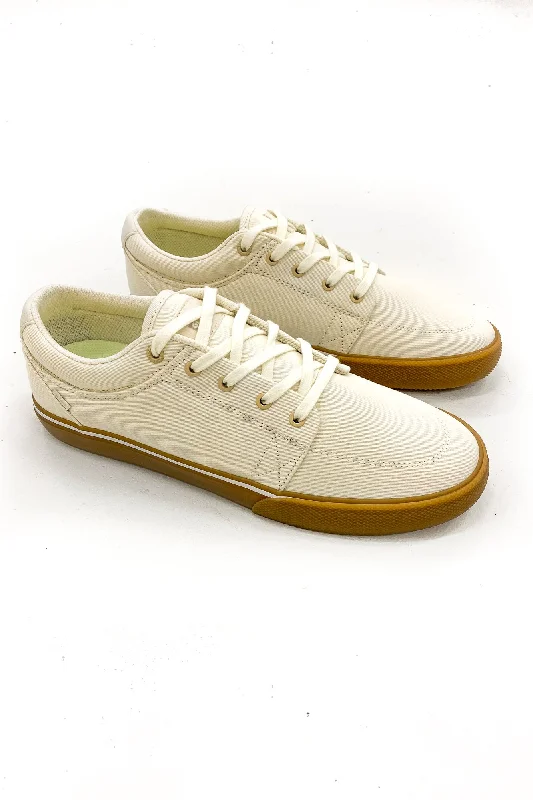 Men's soccer - inspired sneakers with a studded soleGS Sneaker Organic White