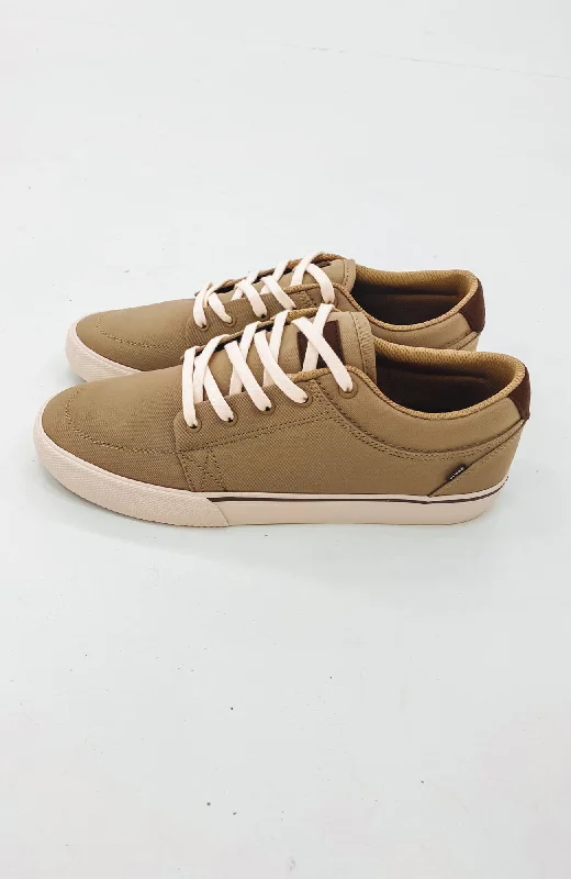 Men's retro - style sneakers inspired by the 80sGS Sneaker Tan