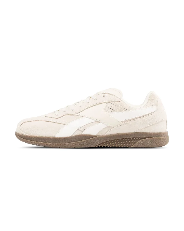 Men's track - and - field sneakers with a spike - compatible soleHammer Street - Alabaster / Chalk / Gum