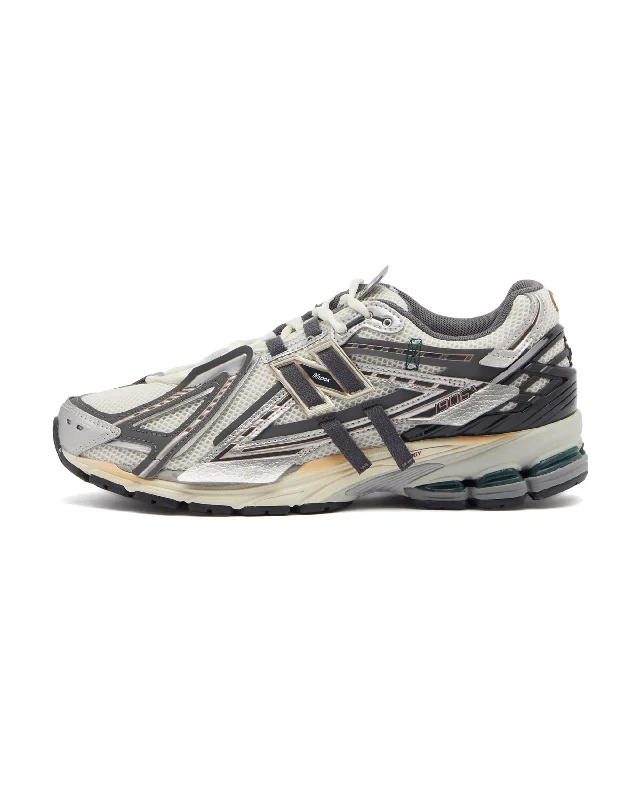 Men's leather - and - mesh combination sneakers for style and function1906R "Tech Explosion" - Silver / Gold