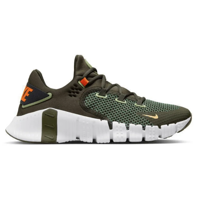 Men's soccer - inspired sneakers with a studded soleMen’s Nike Free Metcon 4 ‘Cargo Khaki/Safety Orange’