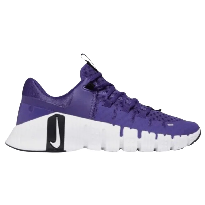 Men's lifestyle sneakers with a premium material constructionMen’s Nike Free Metcon 5 ‘Court Purple’