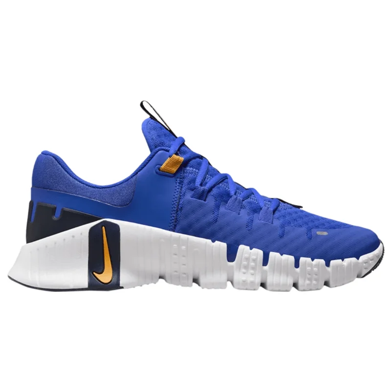 Men's chunky - sole sneakers for a trendy lookMen’s Nike Free Metcon 5 ‘Racer Blue/Sundial-White’