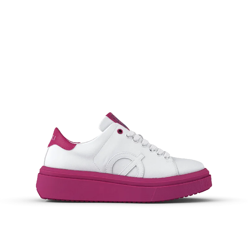 Men's soccer - inspired sneakers with a studded soleNicki Minaj // THE PINK PRINT