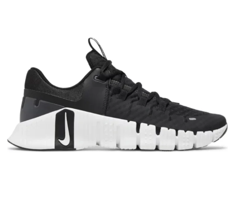 Men's running sneakers with shock - absorbing solesMen's Nike Free Metcon 5 (Black/White)