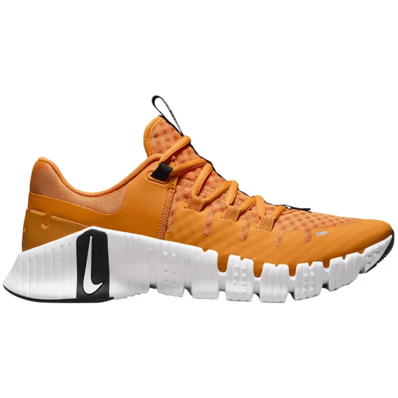 Men's retro - style sneakers inspired by the 80sMens Nike Free Metcon 5 ‘Bright Ceramic’