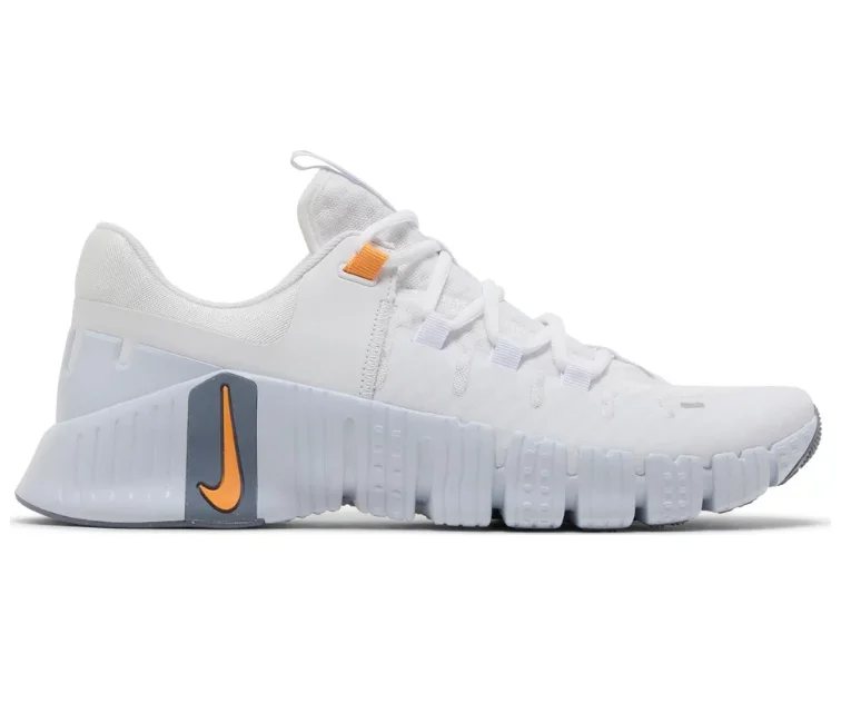 Men's affordable yet stylish sneakers for everyday wearMen's Nike Free Metcon 5 (White/Sundial)