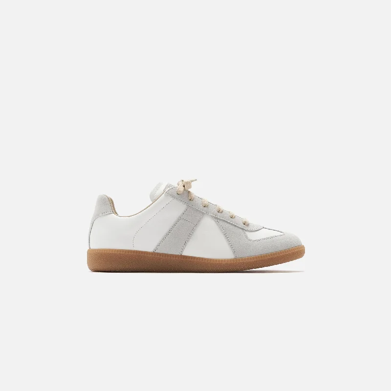 Men's skateboarding sneakers with a vulcanized soleMaison Margiela Replica Sneakers - Off White Gum