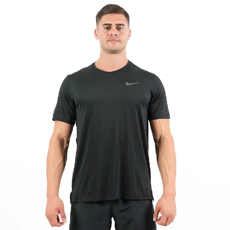 Men's sneaker collabs with famous designersNike Dri Fit Legend Short Sleeve T - Shirt (Black/Black)