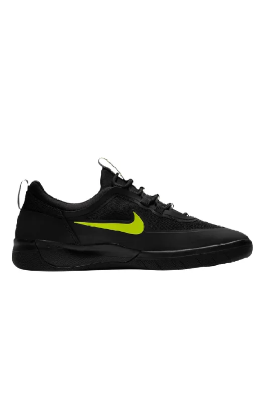 Men's casual sneakers with a woven upper for a unique textureNike SB Nyjah Free 2 Black Cyber