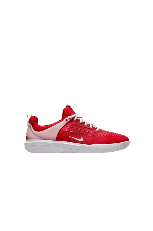 Men's lightweight training sneakers for CrossFit workoutsNike SB Zoom Nyjah 3 Sneaker University Red