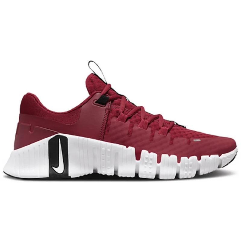 Men's casual sneakers with a woven upper for a unique textureMen’s Nike Free Metcon 5 TB ‘Team Maroon’