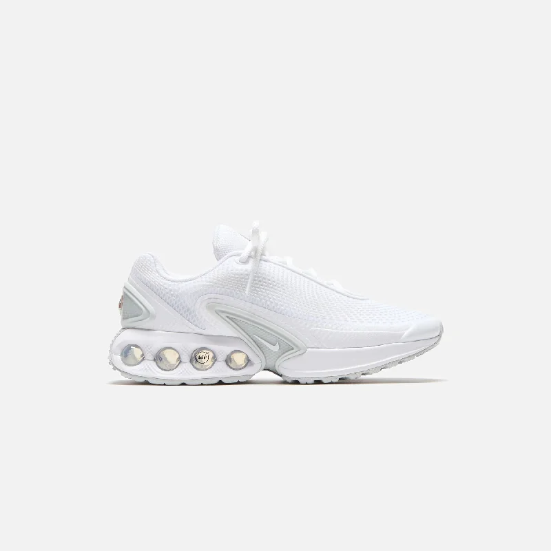 Men's lifestyle sneakers with a premium material constructionNike Air Max Dn - White / Metallic Silver