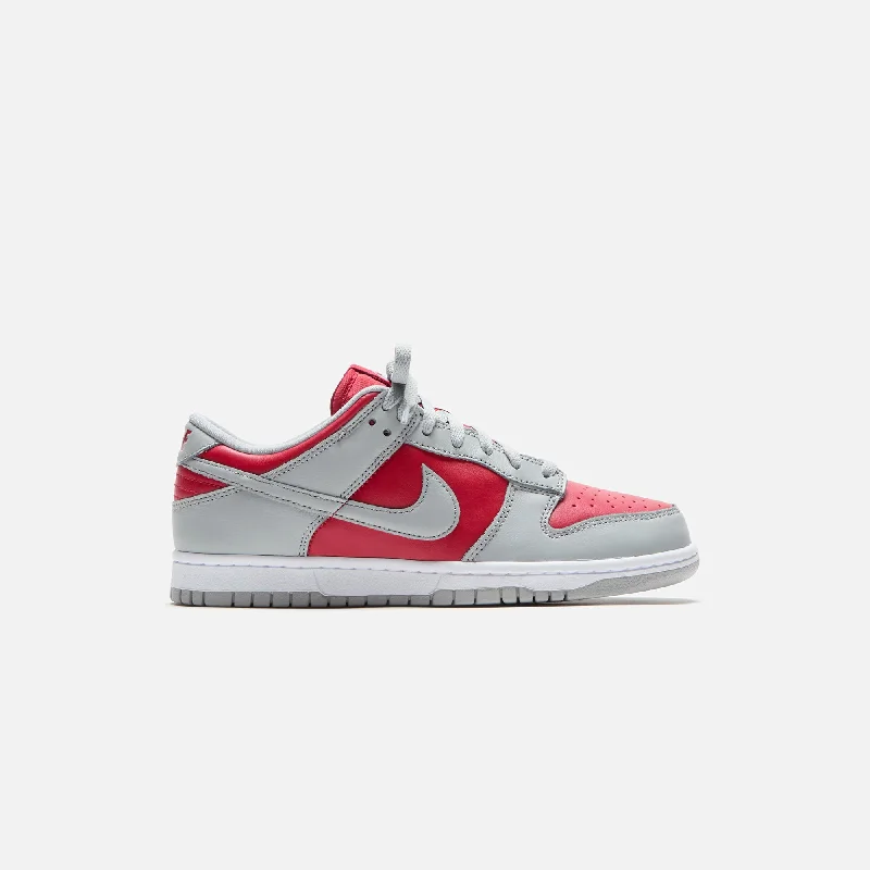 Men's retro - inspired basketball sneakers with a high - top designNike Dunk Low - Varsity Red / Silver