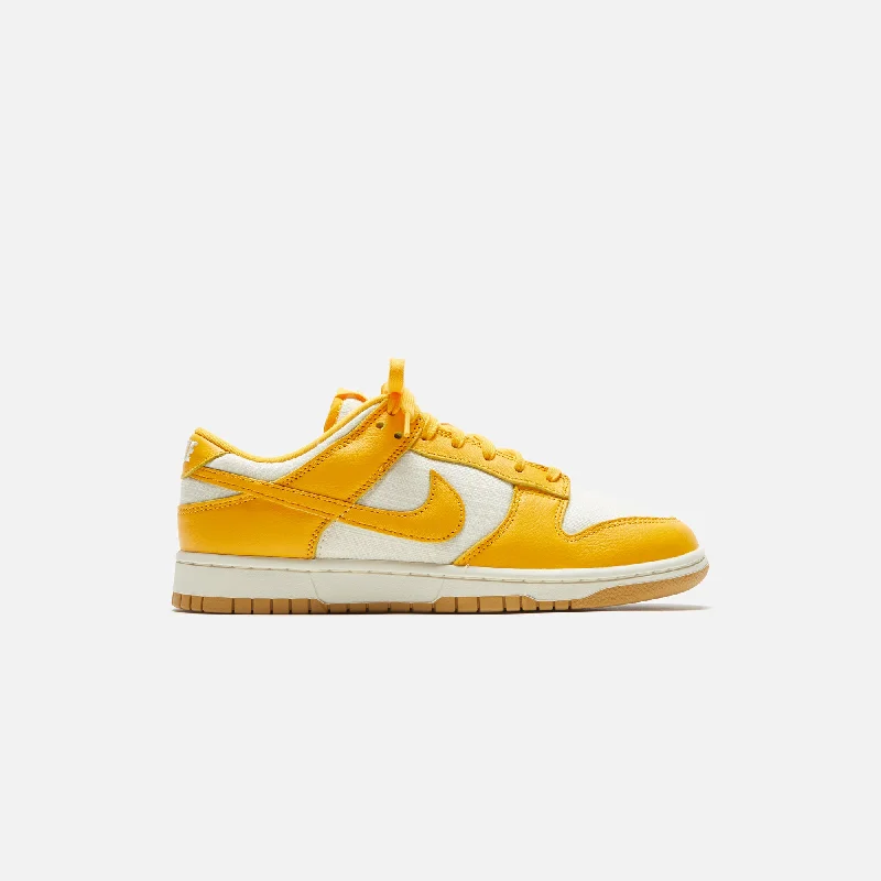 Men's soccer - inspired sneakers with a studded soleNike Dunk Low Retro - University Gold / Coconut Milk / Soft Yellow / Gum Light Brown