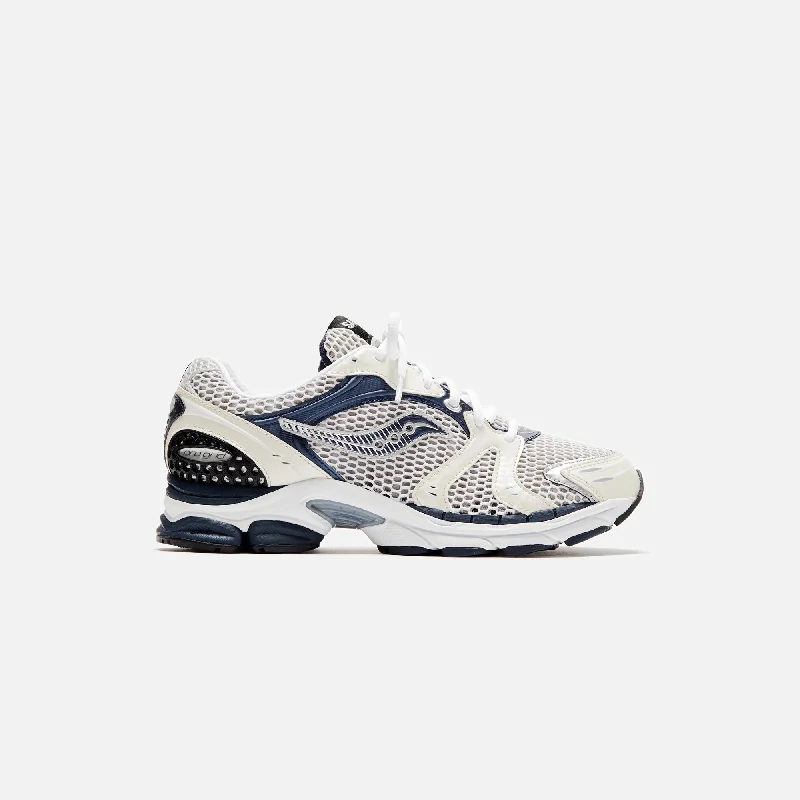 Men's basketball sneakers with ankle supportSaucony Progrid Triumph 4 - White / Navy