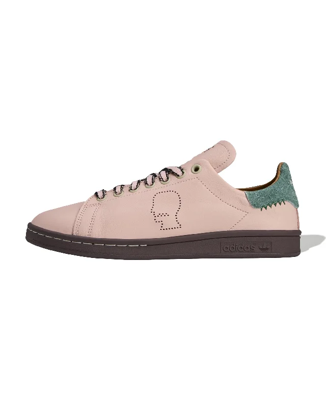 Men's classic white leather sneakers with black lacesBrain Dead Stan Smith - Vapour Pink / Mineral Green / Mesa