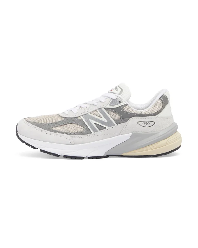 Men's minimalist sneakers with a simple designMade in USA 990v6 - Nimbus Cloud