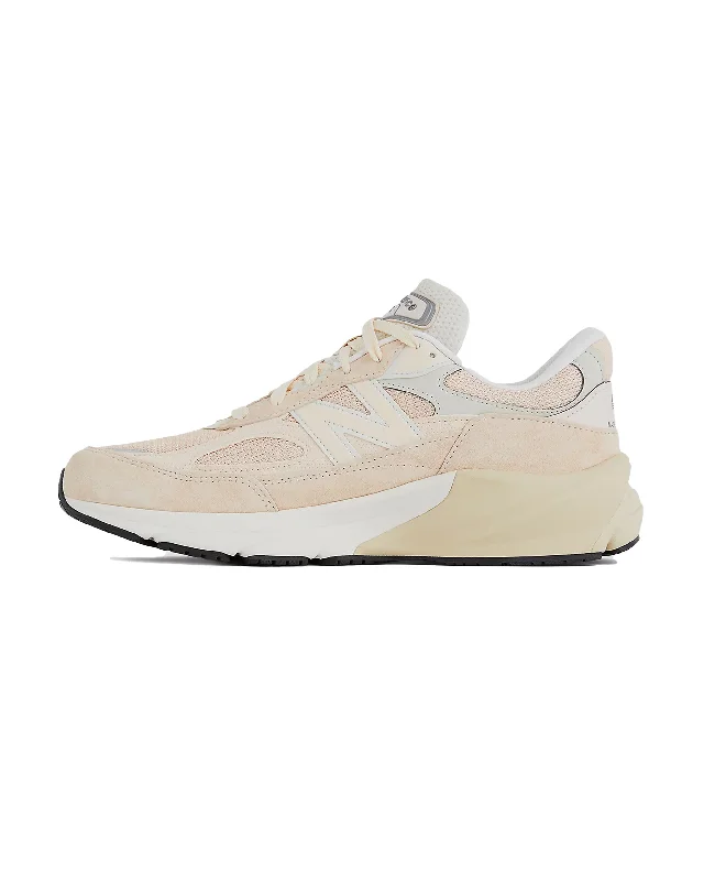 Men's casual leather sneakers with a distressed finish990v6 - Cream