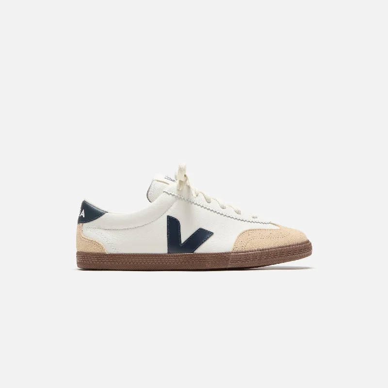 Men's narrow - width sneakers for a snug fitVeja Volley - White Nautico / Bark