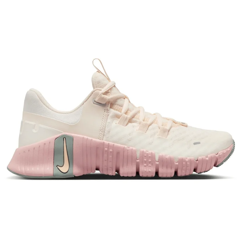 Men's camo - print sneakers for an edgy styleWomens Nike Free Metcon 5 ‘Pale Ivory/Ice Peach’